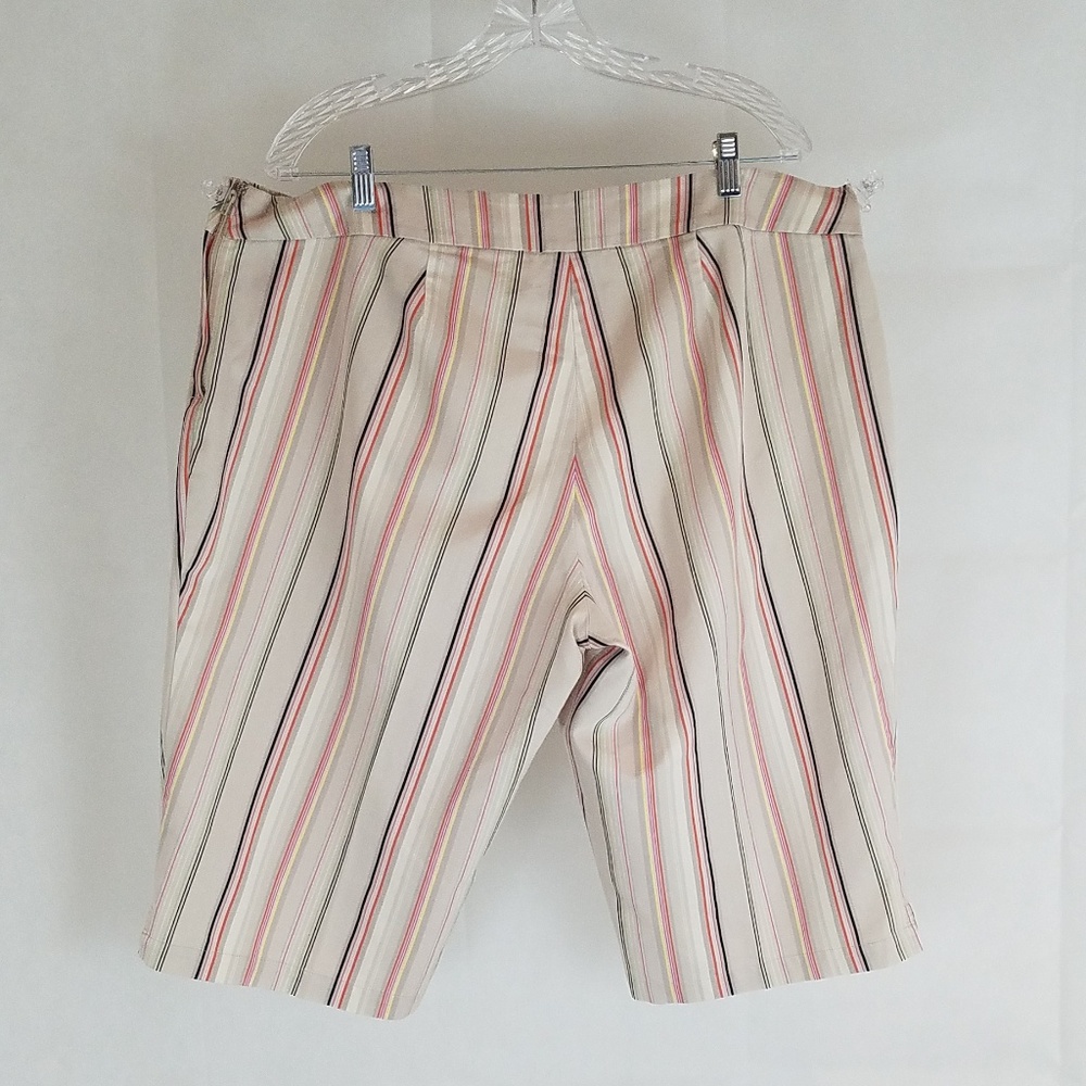 Avenue Striped Shorts, EUC